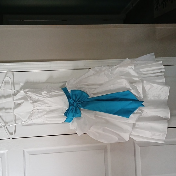 David's Bridal girls White Halter Dress with Turquoise Blue sash bow Sz 7 EUC - Picture 5 of 9